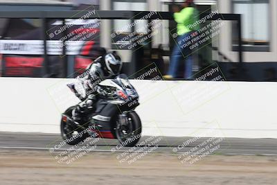 media/Oct-05-2025-CVMA (Sun) [[beeef4f201]]/Race 2-Supersport Middleweight/